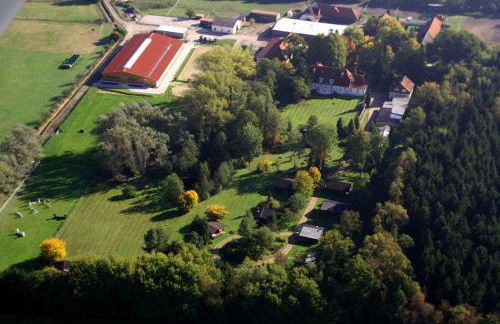 Heidegut Eschede Reitsportanlage und Feriendorf - Foto 1