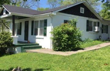 Charming 3-Bed, 1,5 Bath Home - Entire Space Just for You! - Photo 5