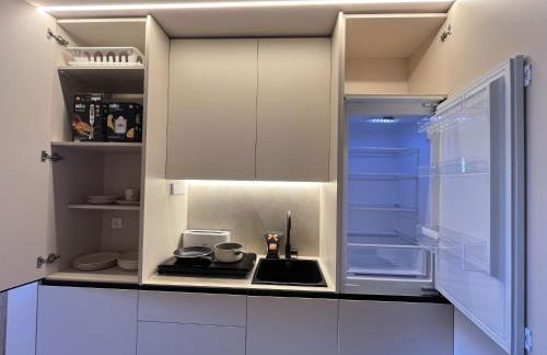 Estudio de diseño con piscina by Gloove - Foto 14