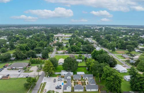 New Champion Cottage - 2BR Retreat Near Sportsplex - Foto 45