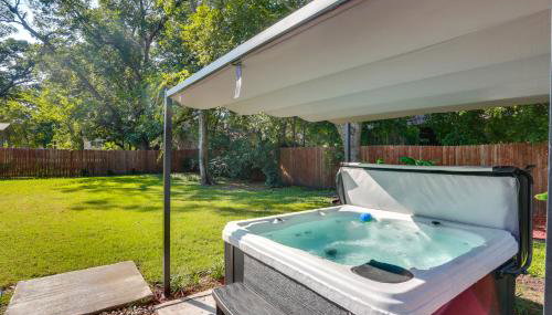 Hot Tub! Family Haven 3 Mi to Lake Ray Roberts - Foto 3