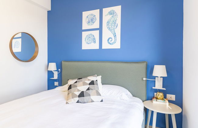 Sunlit Balcony & Coastal Charm by Sea N' Rent - Foto 7