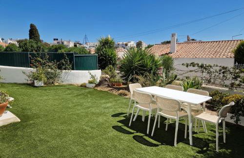 Airy 3br, AC, Garden, 2min Strip, 8min Oura Beach - Foto 11