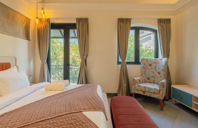 ELIVAAS Laguna Camellia | Luxe 4 BHK Villa Near Popular Beaches with Private Pool - Photo 13