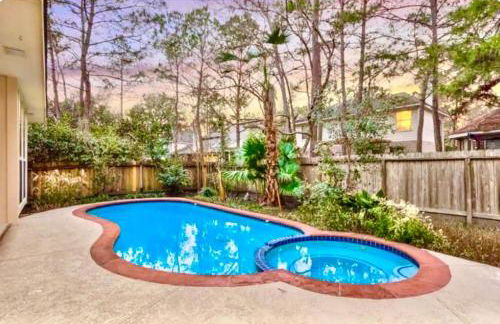 Lovely Woodlands home w/heated pool and spa! - Foto 2
