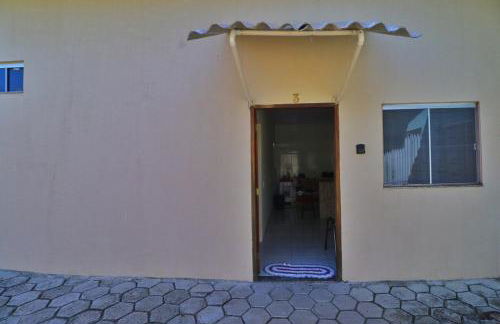 We offer a crib, bed and bath linens - Foto 14