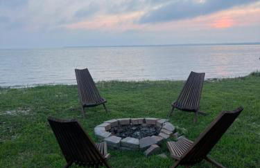 Waterfront Designer Retreat! Stunning Sunsets! Less than 5 minutes to the beach! - Foto 34