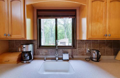 Secluded Cabin, Jacuzzi, Pool Table, King Bed & Fire Pit - Photo 26