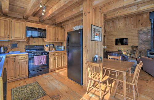 Rustic Madison Treehouse Cabin with Game Room! - Foto 11