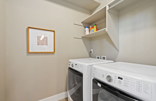 Quiet Urban Community – Designer Home W/ Hot Tub! - Foto 22