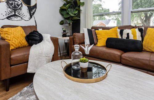 Near Drake/Downtown packed w/Amenities - Hot Tub - Movie Theater - Photo 21