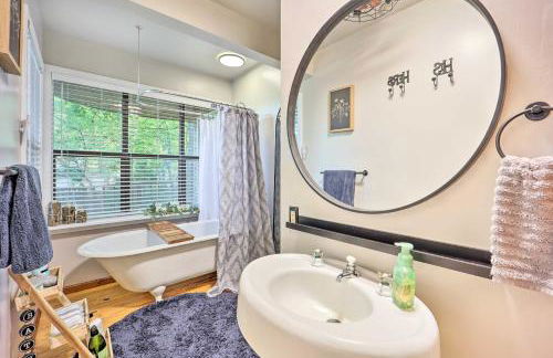 Lake-View Home with Deck and Gas Grill in Bernice! - Foto 15