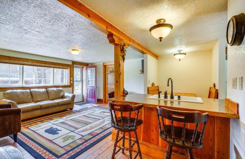 Secluded Stonewall Cabin with Mountain View! - Foto 7