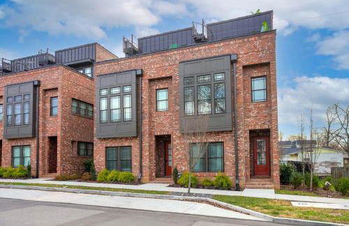 Roof Deck Grill VIEWS 2 Miles from Broadway - Foto 45