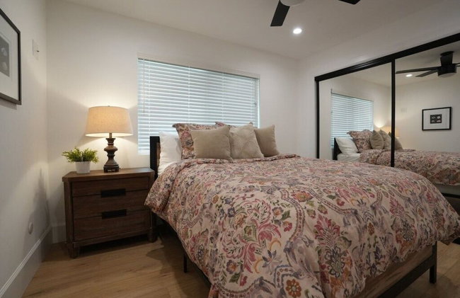 Coming Mid-April 2023! Beautifully upgraded two-story home with backyard oasis - Foto 17