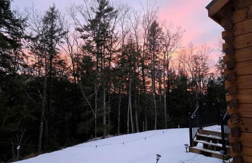 Incredible Modern Tiny Log Cabin near the Ammonoosuc River for a Romantic Getaway in New Hampshire - Foto 37