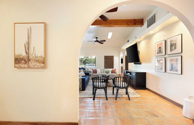 Sleeps 20! Architectural Mansion w/ Pool, Indoor Tennis Court, Game Room Starlight Estate by Avantstay - Foto 14