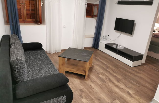 M & J Central Suites - Photo 58