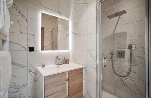 Luxury Penthouse - Panoramic Views, Walkway Balcony, Private Floor - Foto 18