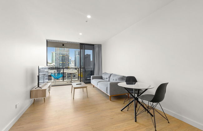South Brisbane 2 Bedrooms Apartment with Free Parking by KozyGuru - Photo 1