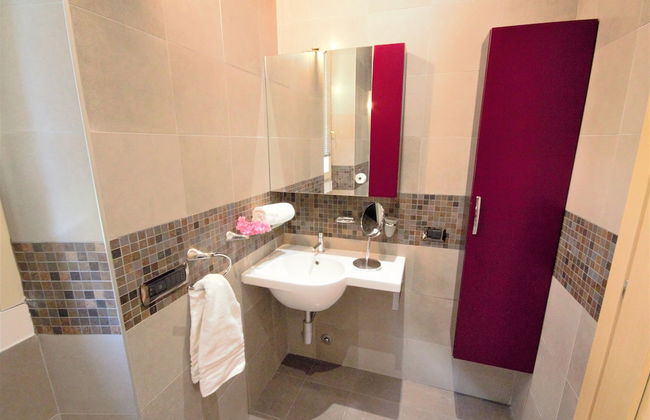 Villa Oliveto with Pool and Lake view - Photo 40