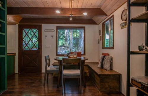 Fog & Fern Hideaway - Cozy Cabin w Private Hot Tub near Mt Rainier - Foto 16