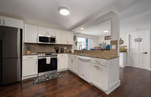 Luxe Family Friendly Retreat w Heated Pool Oasis - Foto 2