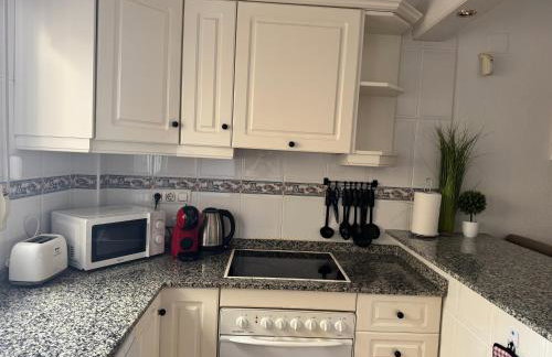 En perle med plass til voksne og familien, solfylt terrasse 5 min fra stranden - Foto 13