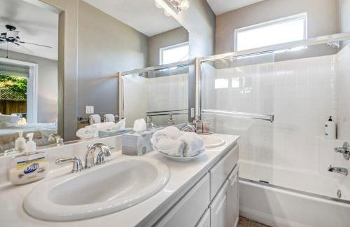 Wine Country Retreat with Hot Tub & Mini Golf - Foto 42