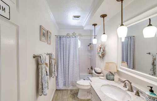 Pet-Friendly Riverside Retreat with Private Spa! - Foto 24