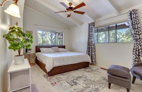 WFH-Friendly Retreat Less Than 1 Mi to Clear Lake! - Foto 11