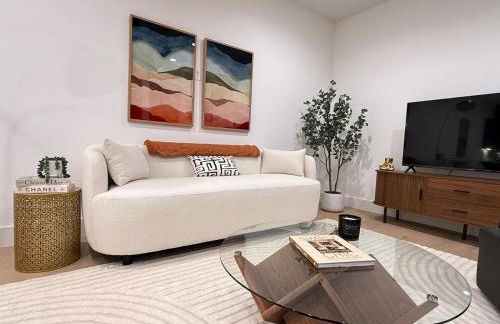 Architectural East Austin Home with Pool & Casita - Photo 32