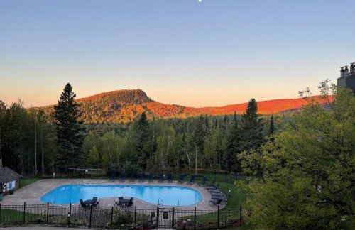 North Shore Vista Views Ski in Ski out Hot Tub - Foto 26