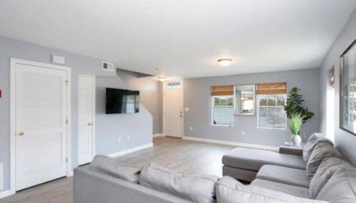 Gorgeous Waterfront 3 Bedroom, 1.5 Bathroom Unit. - Foto 4