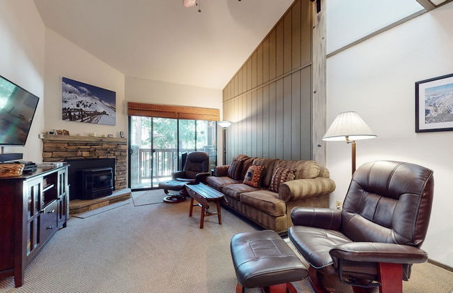 Escape to The Summit - Pool & HT Next Door - Foto 1