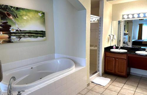 Lion King-themed condo near Disney, Sea World, Universal and OCCC with pool, spa, restaurants, shuttle, private balcony, and the BEST view of fireworks shows - Foto 31