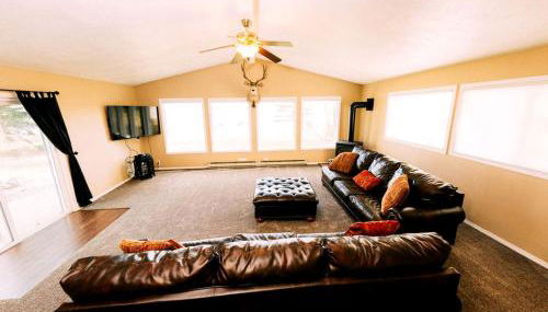Private Family-Friendly Lodge Perfect for Reunions near Rexburg, Idaho - Foto 2