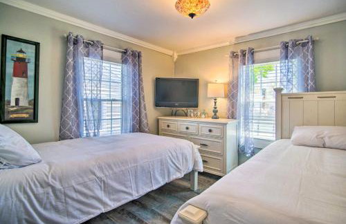 Walk to Swifts Beach! Classic Cottage with Deck - Foto 17