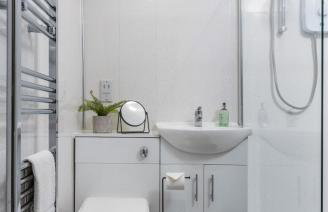 Ochill View Apartment by Stirling Train Station - Photo 3