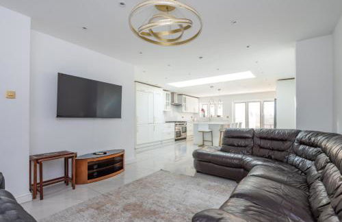 Spacious 4BR Home Garden & Office Space - Foto 16