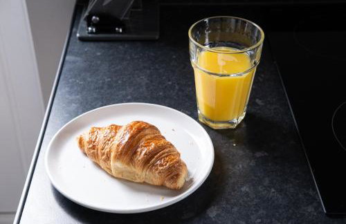 Stunning Home Ideal for comfort by Our Home Short Stays Free parking fast Wi-Fi and plenty of shops and eating options close by - Foto 6