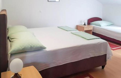 Awesome Apartment In Rogotin-Ploce - Photo 9