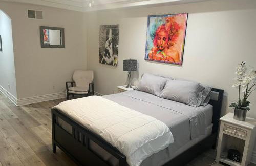 Studio City Chic Large Contemporary Condo - Foto 35