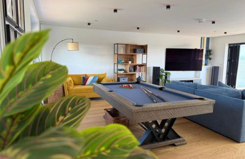 Still Waters - Luxury Lakeside Retreat with Hot Tub - Photo 6