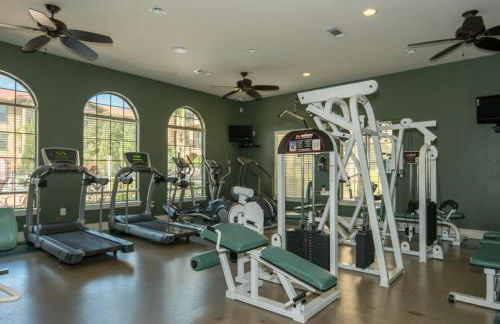 10 miles to Disney World, 2 pools, fitness room, WiFi, balcony, washer, dryer, kitchen - Foto 8
