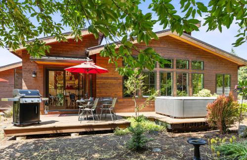 Mountain-View Retreat with Hot Tub & Waterfalls - Foto 45