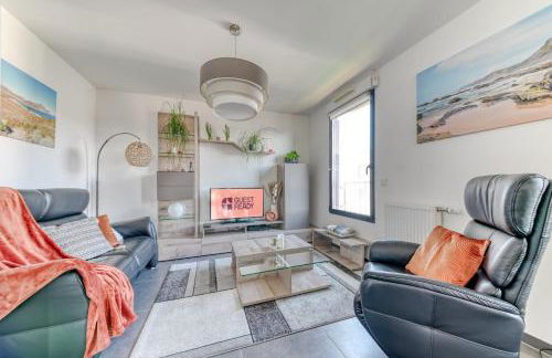 GuestReady - Chic Stay with Jacuzzi and Parking - Photo 1