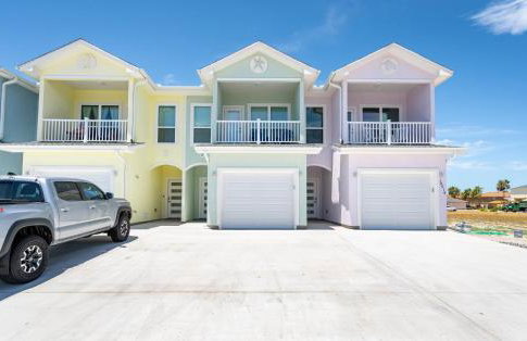 Beautiful New 3 Bedroom Townhouse w/ Private Pool - Foto 5