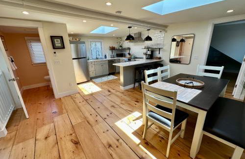 Epic Downtown Newport 6BR Whole House w Parking - Foto 37