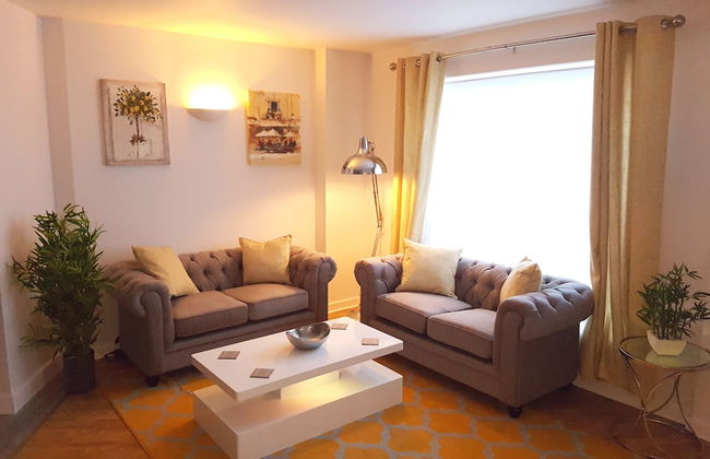 Spacious Bright and Modern Living - Foto 1